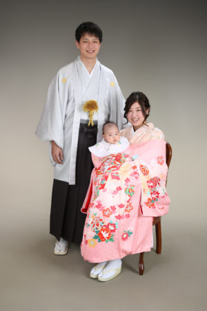 家族写真 パパママ着物 お宮参り 女の子掛着 いせや写真スタジオ 江戸川区の写真スタジオ