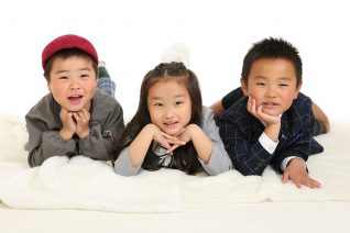 女の子と男の子2人の入学写真