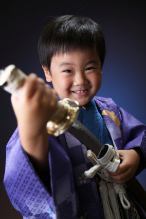 七五三・5歳・着物・紫×古典柄・剣